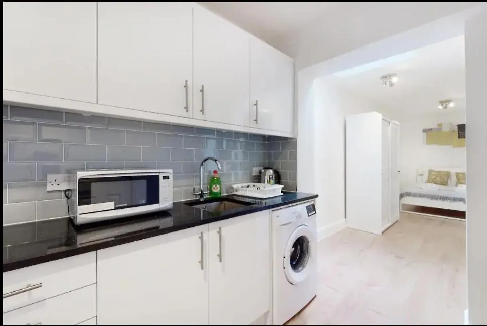 New Spacious 1 Bed Studio Flat In Aldgate location