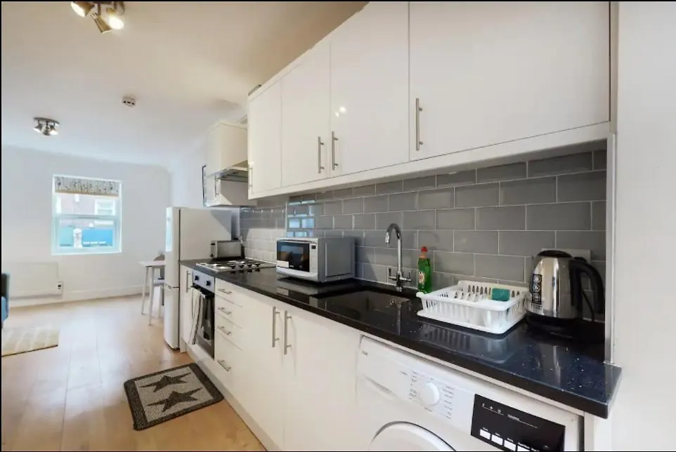 New Spacious 1 Bed Studio Flat In Aldgate Apartment London